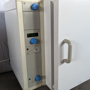 gebrauchter Wärmeschrank Heraeus T6060, 300°C, 57 Liter