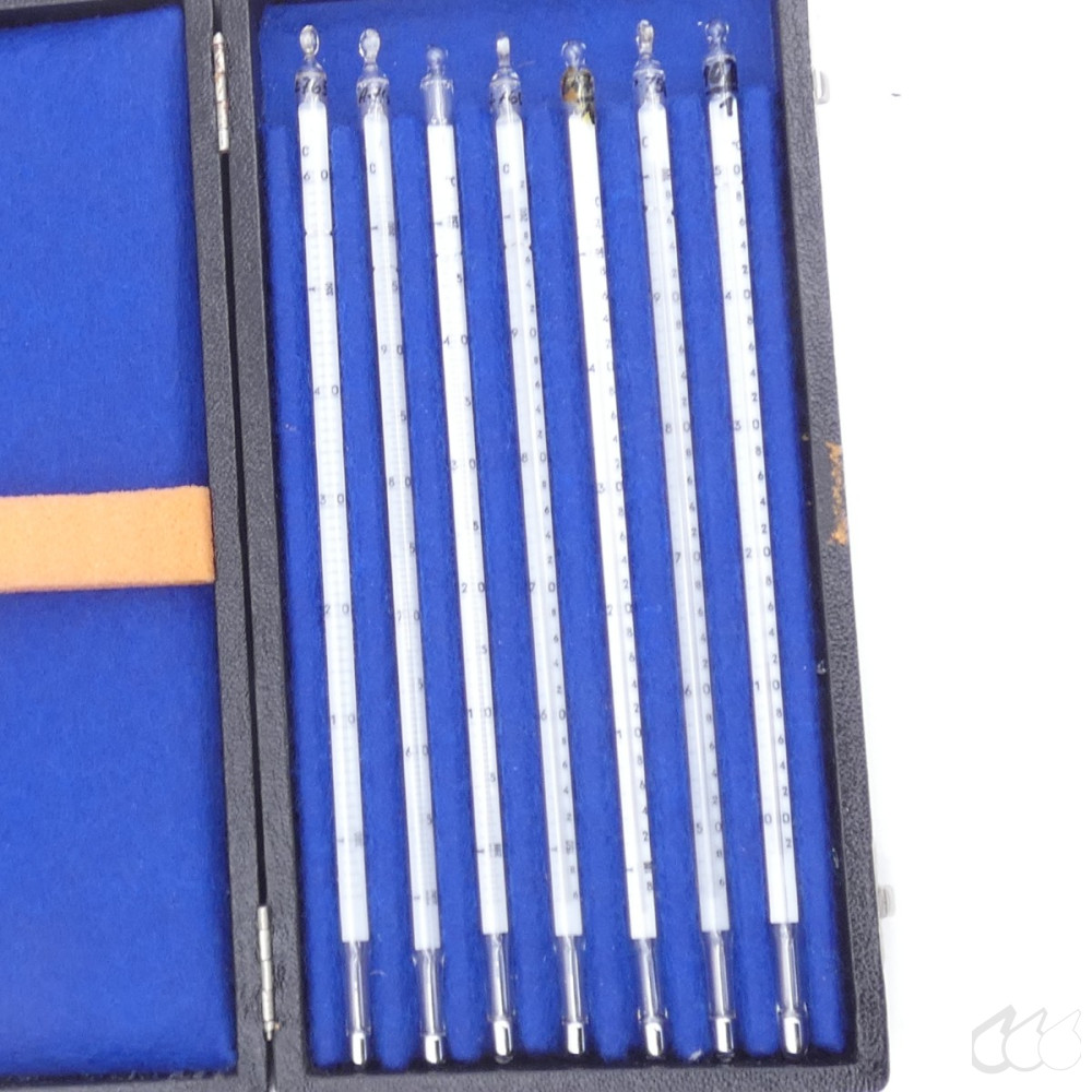 gebrauchter Thermometersatz aus Apotheke,...