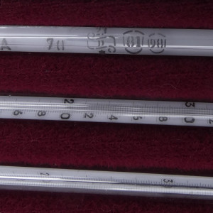 gebrauchter Thermometersatz aus Apotheke, eichfähig, Anschützthermometer 0...360°C (05)