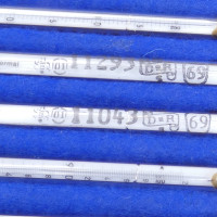 gebrauchter Thermometersatz aus Apotheke, eichfähig, Anschützthermometer 0...360°C (30)