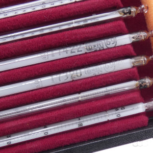 gebrauchter Thermometersatz aus Apotheke, eichfähig, Anschützthermometer 0...360°C (36)