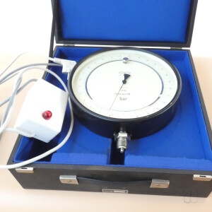 gebrauchtes Feinmess-Manometer 0...25 bar mit Schalteinrichtung OTA VDO