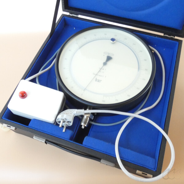 gebrauchtes Feinmess-Manometer 0...400 bar mit Schalteinrichtung OTA VDO