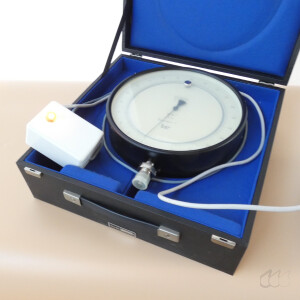 gebrauchtes Feinmess-Manometer 0...400 bar mit Schalteinrichtung OTA VDO