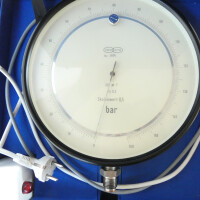 gebrauchtes Feinmess-Manometer 0...160 bar mit Schalteinrichtung OTA VDO
