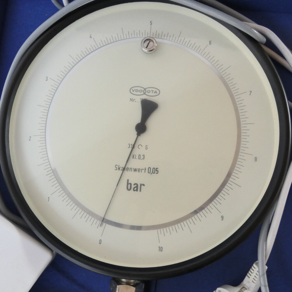 gebrauchtes Feinmess-Manometer 0...10 bar mit...
