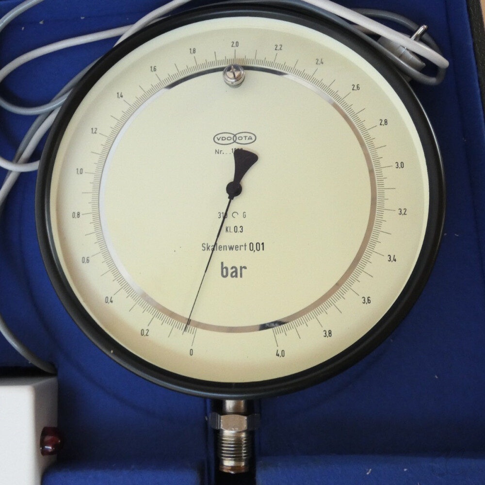 gebrauchtes Feinmess-Manometer 0...4 bar mit...