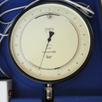 gebrauchtes Feinmess-Manometer 0...4 bar mit Schalteinrichtung OTA VDO