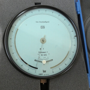 gebrauchtes Feinmess-Manometer 0...250 bar VDO