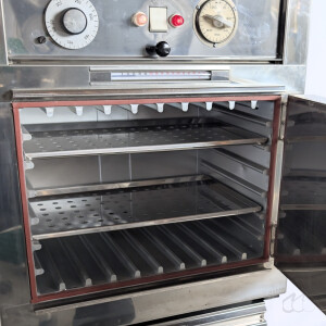gebrauchter Wärmeschrank, 300°C,  Memmert Tv10u (Sterilisator)