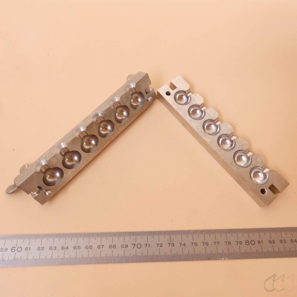 gebrauchte Suppositorien-Giessform 6x 3g...