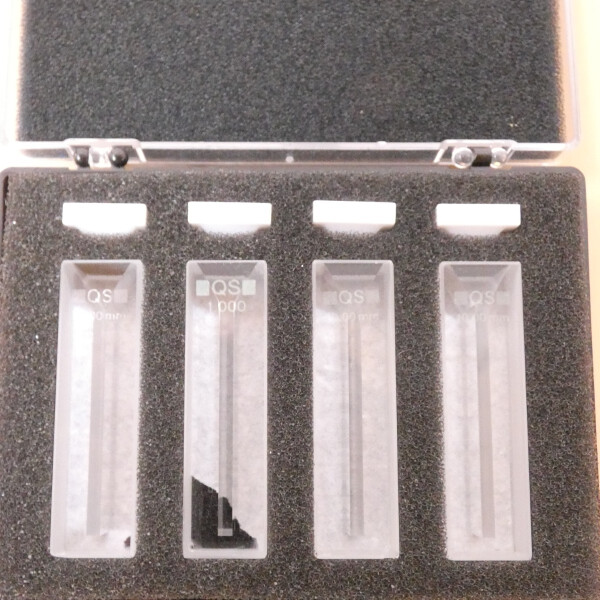 4x gebrauchte Quarzglas-Küvette 10 mm Hellma 104.002-QS