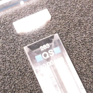 gebrauchte Mikro-Fluoreszenzküvette 10 mm Hellma 104.002F-QS