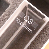 gebrauchte Quarzglas-Küvette 10 mm Hellma 104-002-10-40
