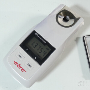 gebrauchtes Digital-Handrefraktometer Ebro DR-700